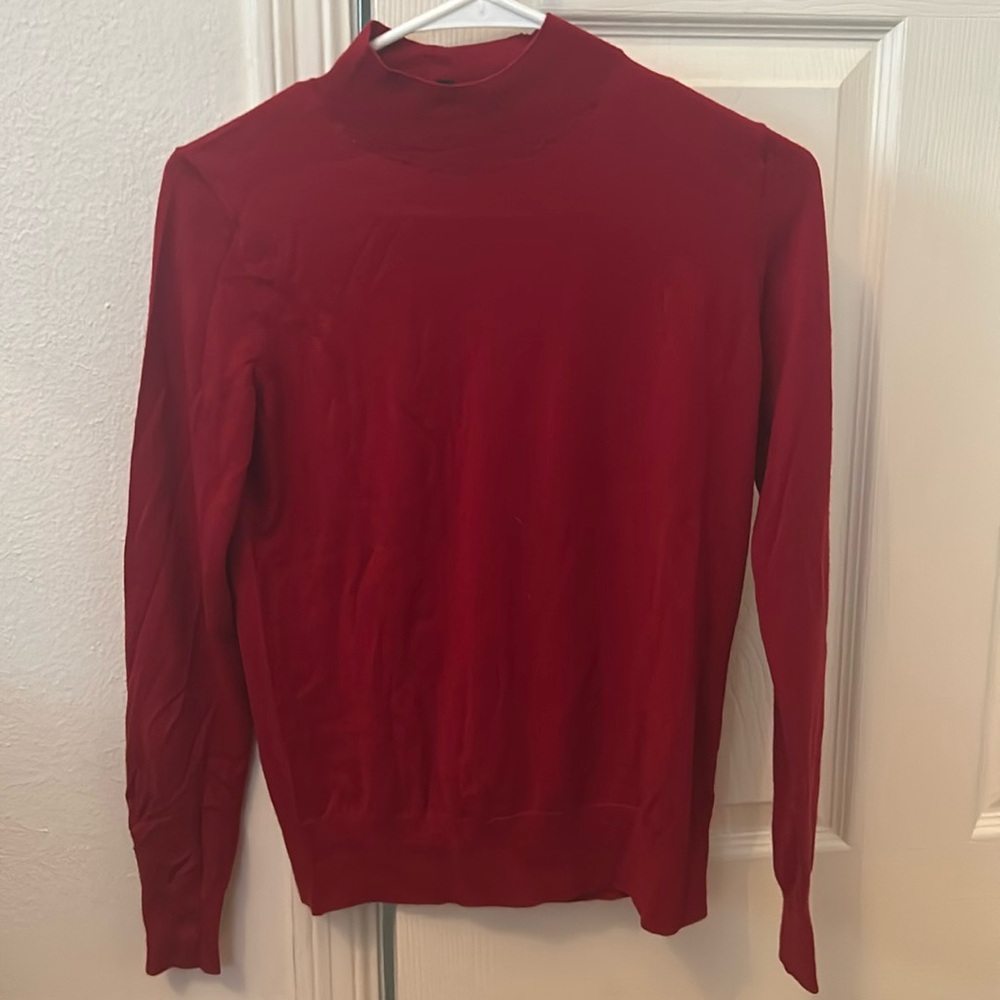 Theory red turtleneck sweater size small